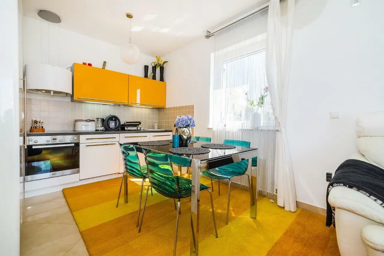 Kozino Nicole Design Apartment