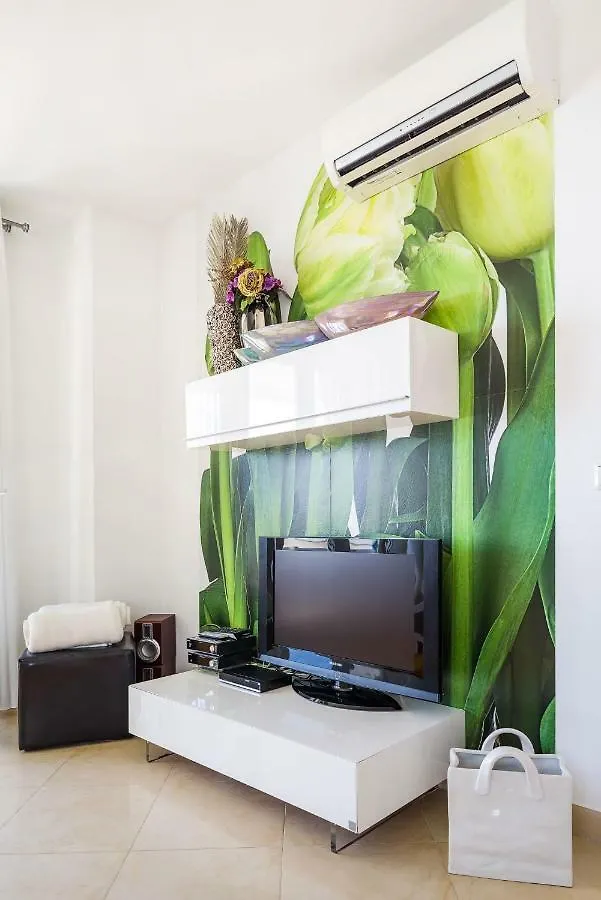 Kozino Nicole Design Apartment 0*,